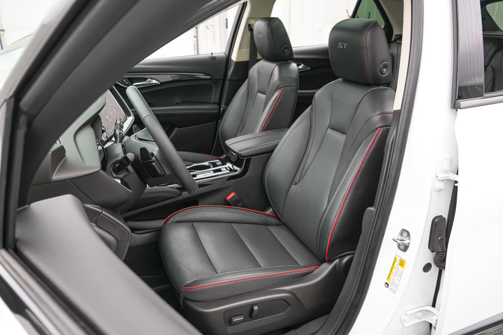 Used 2023 Buick Envision Essence w/ Sport Touring Package AWD/4WD image 11