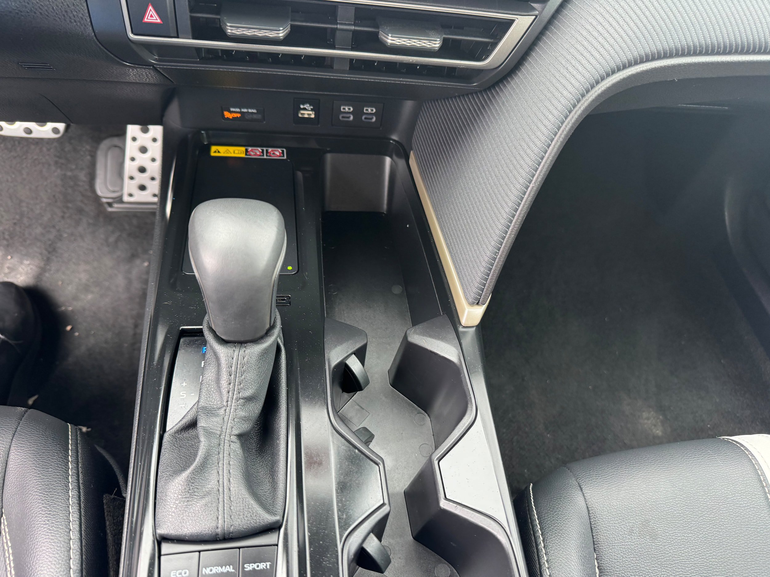 Used 2025 Toyota Camry SE FWD image 10