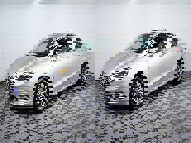 Certified 2017 Ford Fusion SE w/ Fusion SE Technology Package image 5