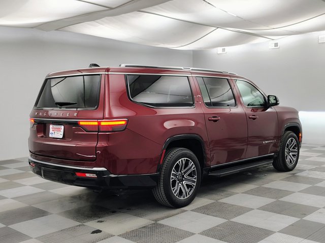 Used 2025 Jeep Wagoneer L Series II AWD/4WD image 11