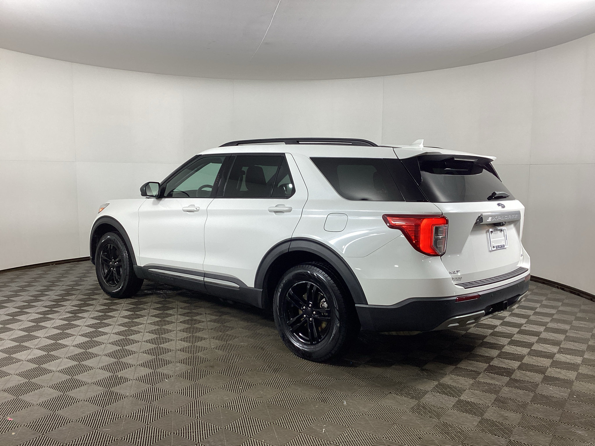 Certified 2023 Ford Explorer XLT w/ Equipment Group 202A AWD/4WD image 4