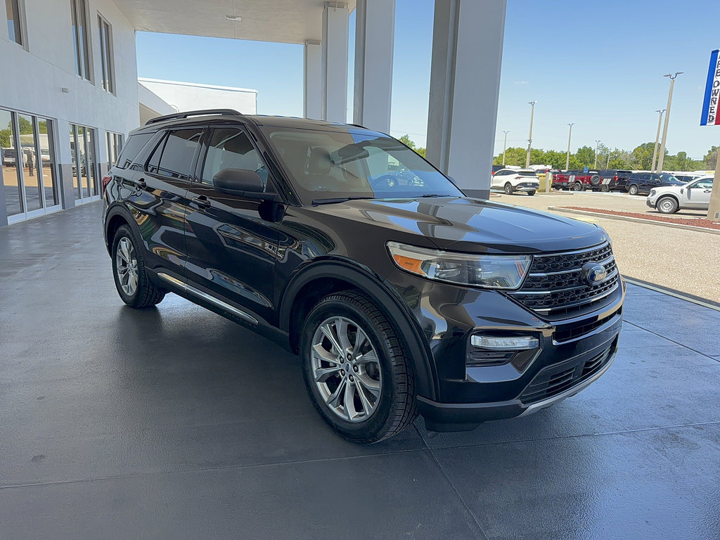 Certified 2022 Ford Explorer XLT w/ Equipment Group 202A RWD image 4