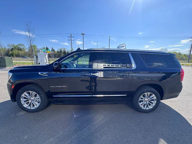 Used 2021 GMC Yukon XL SLT w/ SLT Premium Package AWD/4WD image 7