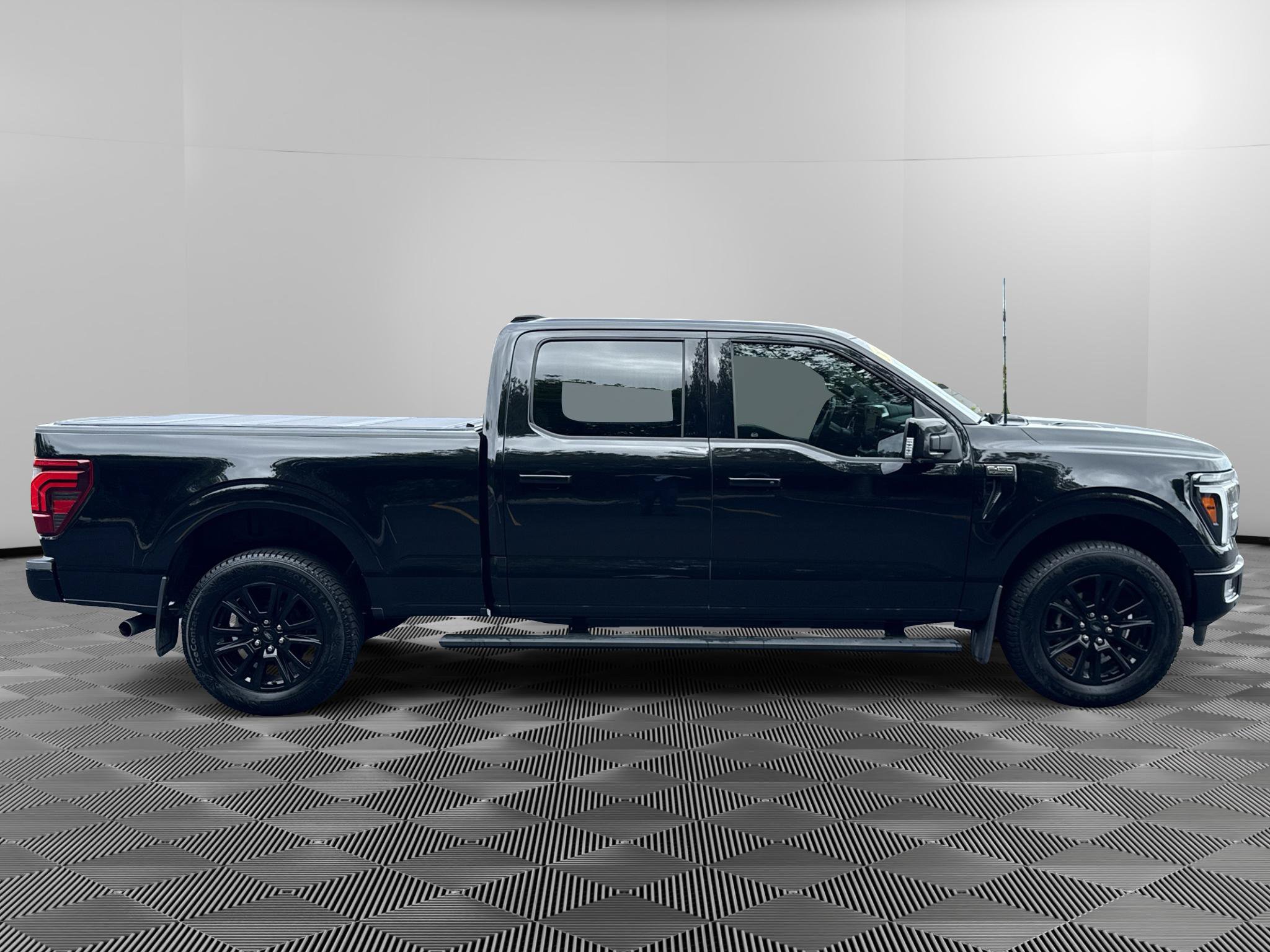Certified 2025 Ford F150 Platinum w/ FX4 Off-Road Package AWD/4WD image 4