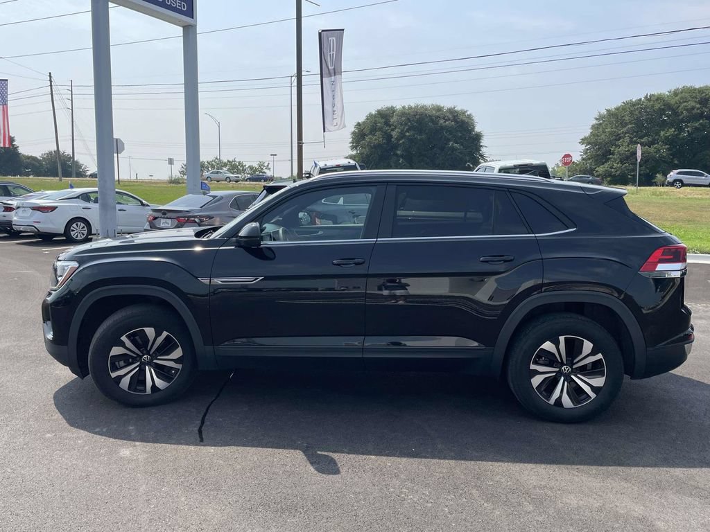 Used 2024 Volkswagen Atlas Cross Sport SE FWD image 6