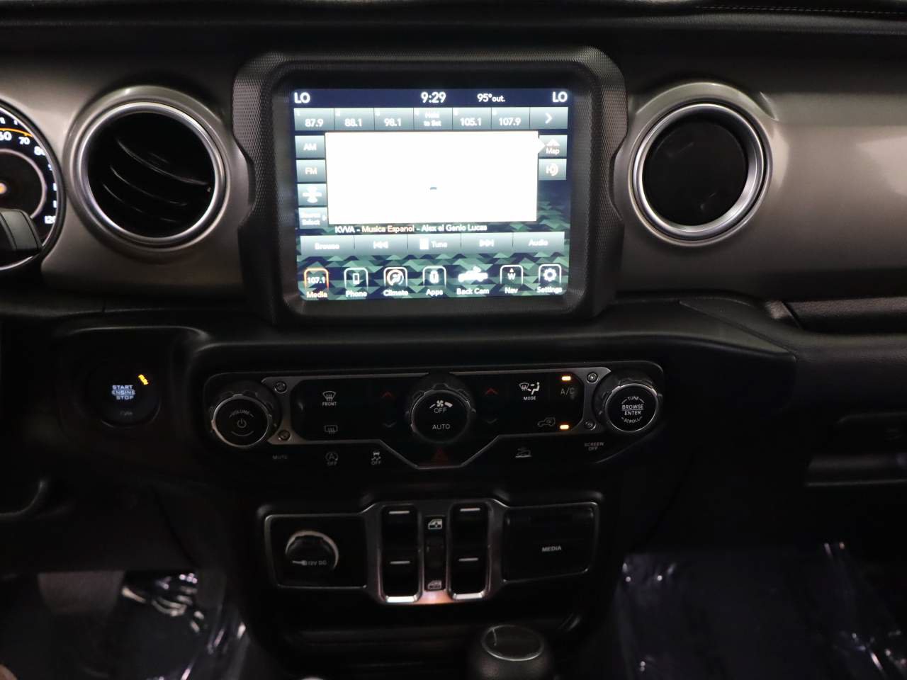 Used 2022 Jeep Gladiator Overland AWD/4WD image 10