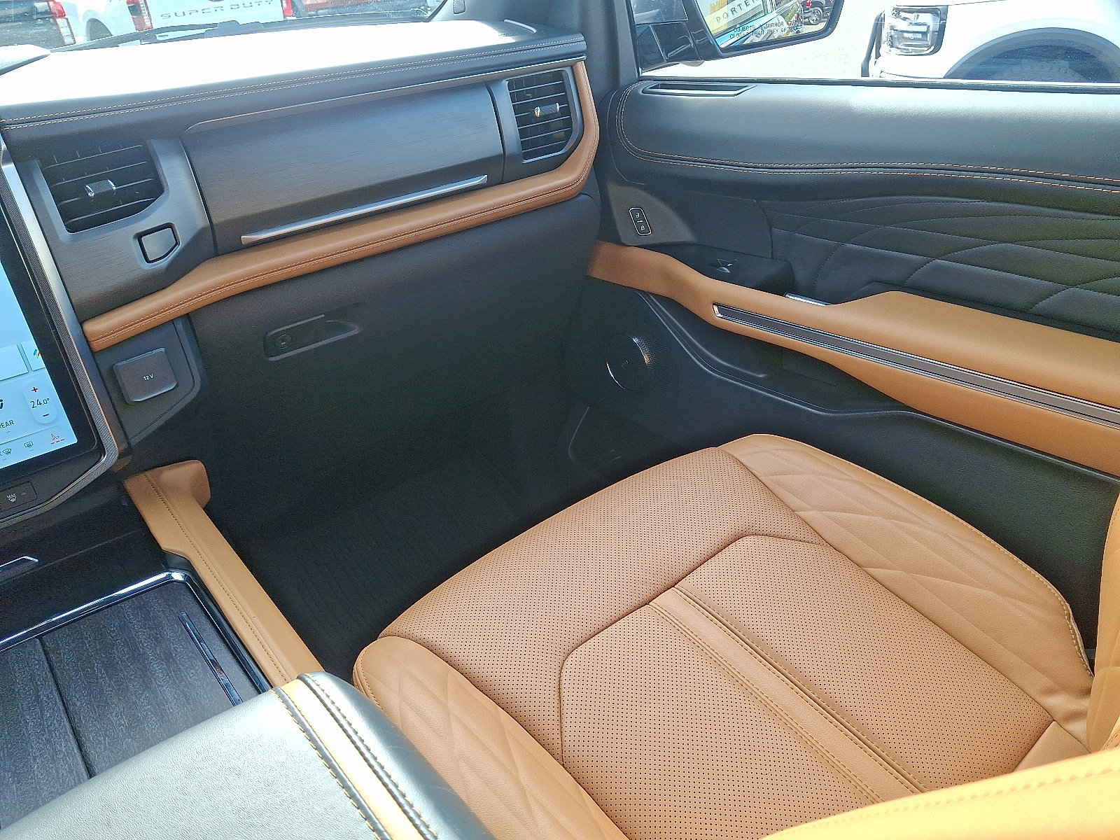 Certified 2024 Ford Expedition Platinum image 16