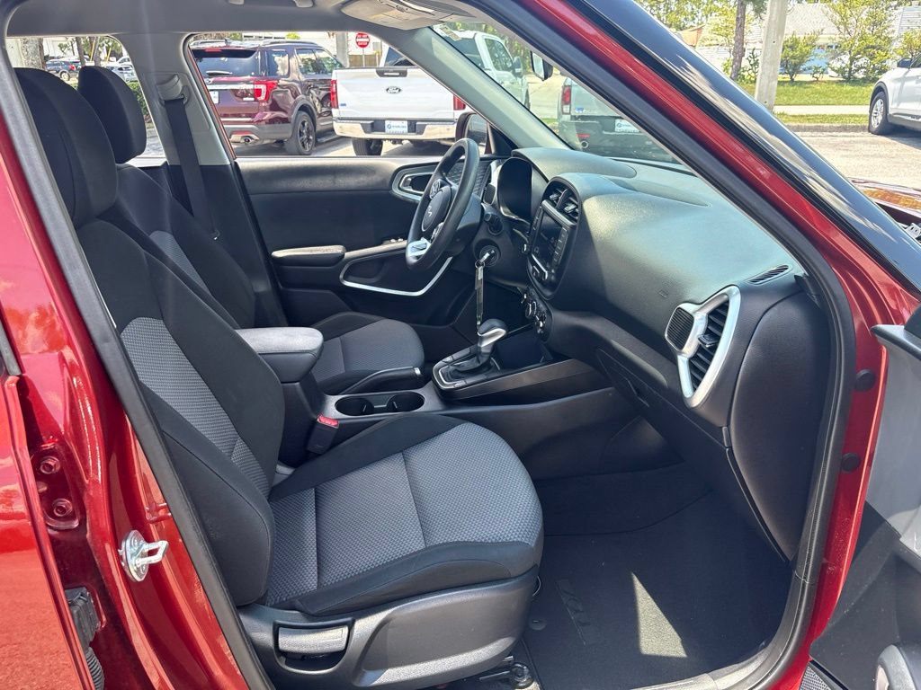 Used 2024 Kia Soul LX w/ Option Group 015 FWD image 11