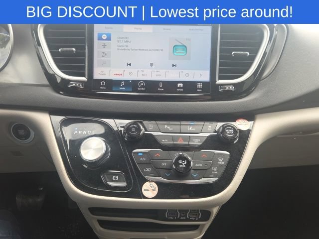 Used 2023 Chrysler Pacifica Touring-L FWD image 34