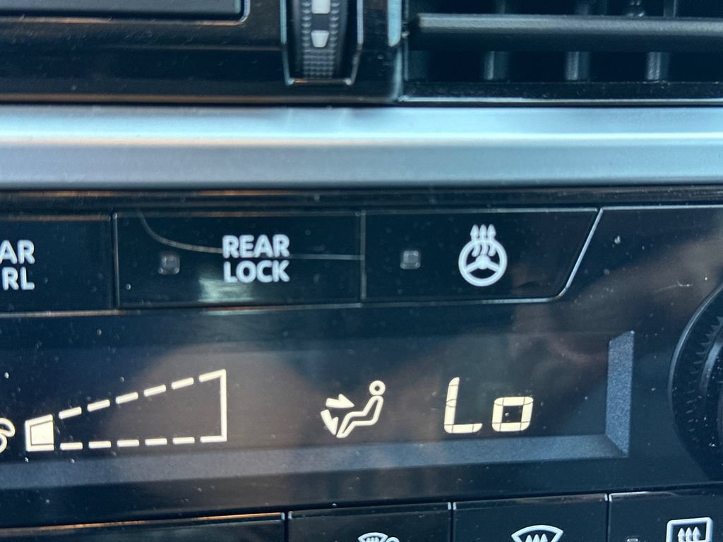 Used 2024 Nissan Pathfinder Platinum FWD image 32