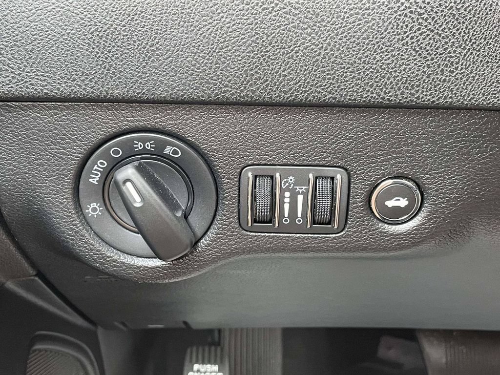 Used 2022 Dodge Charger SXT w/ Leather Interior Group RWD image 26