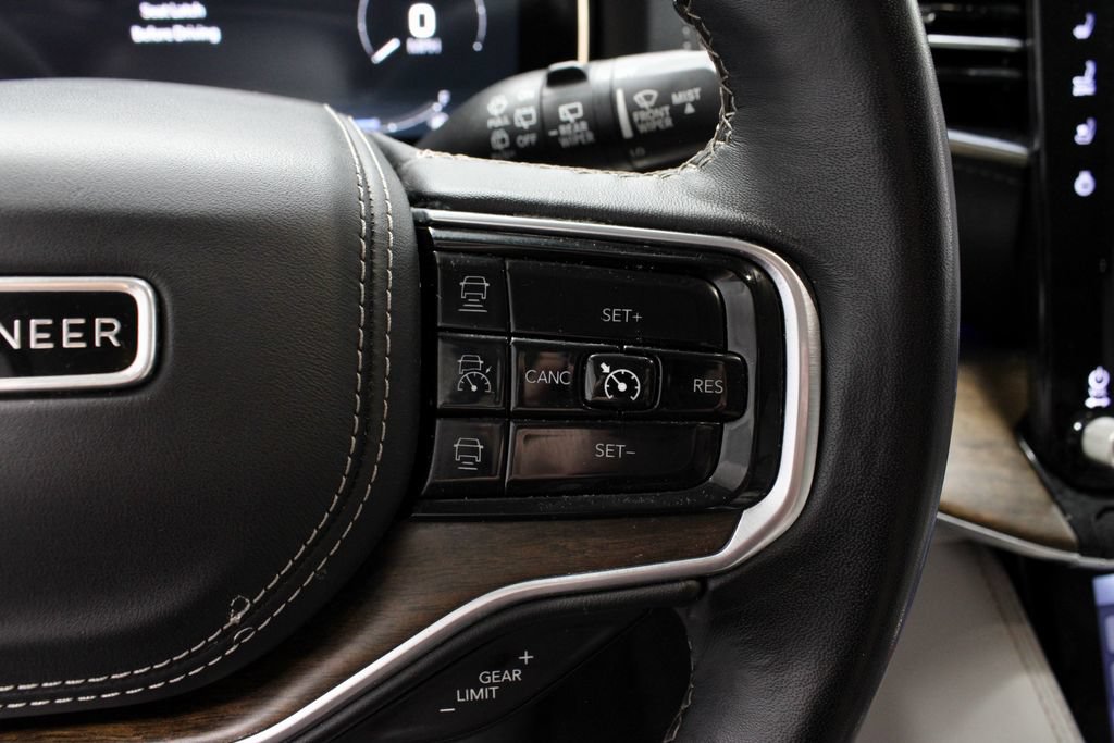 Used 2023 Jeep Grand Wagoneer Series II AWD/4WD image 32