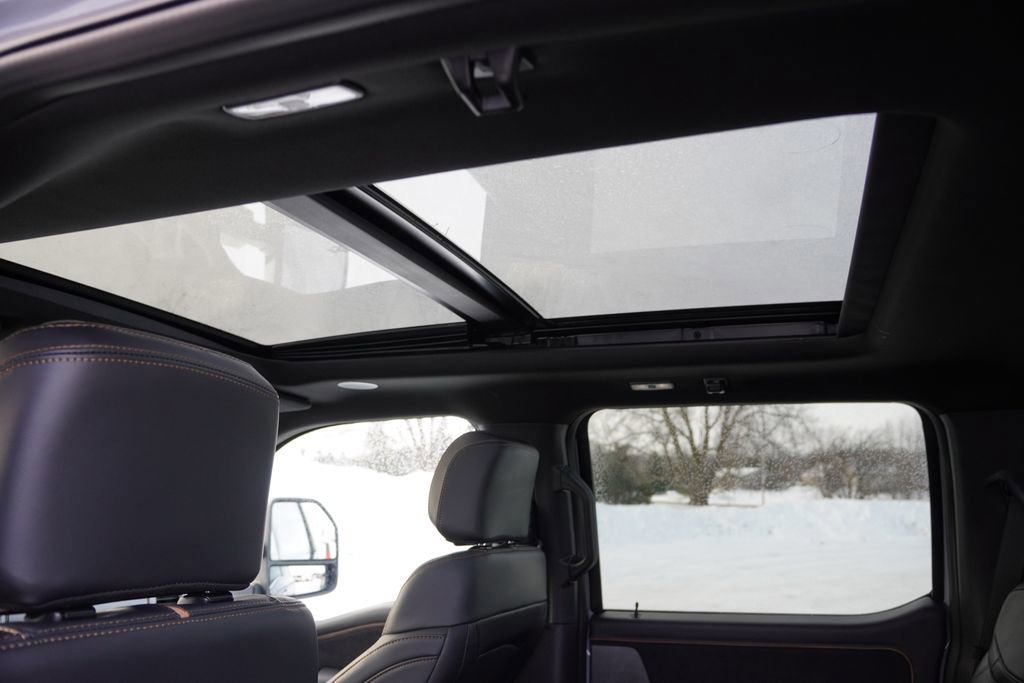 Certified 2024 Ford F350 Platinum w/ Tremor Off-Road Package image 19