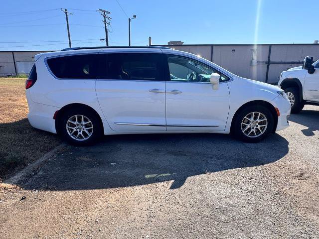 Used 2020 Chrysler Pacifica Touring-L FWD image 8