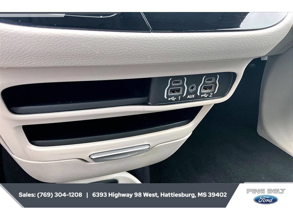 Used 2023 Chrysler Pacifica Touring-L FWD image 22