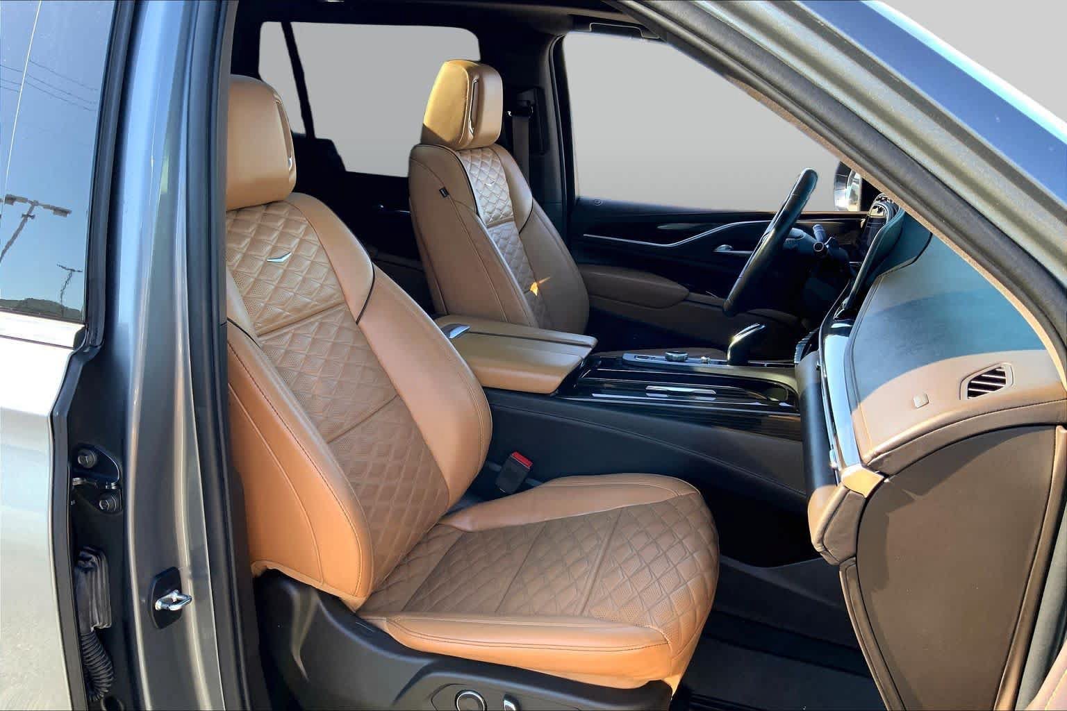 Used 2021 Cadillac Escalade Premium Luxury w/ Driver Assist Tech Package AWD/4WD image 10