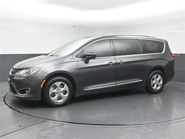 Used 2017 Chrysler Pacifica Touring-L Plus image 2
