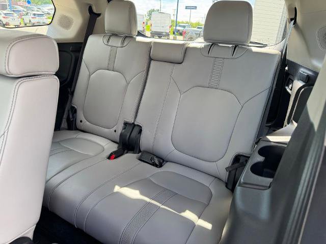 Used 2025 Honda Pilot Touring image 9