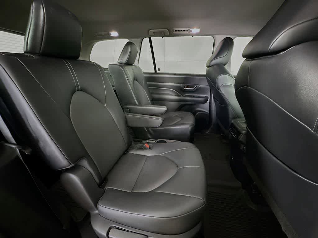 Used 2024 Toyota Grand Highlander AWD image 30