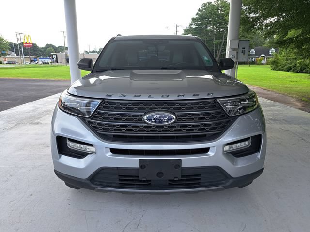 Certified 2021 Ford Explorer XLT w/ Equipment Group 202A AWD/4WD image 2