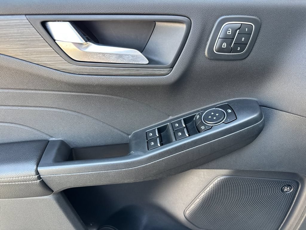 Certified 2023 Ford Escape Platinum w/ Premium Technology Package AWD/4WD image 10