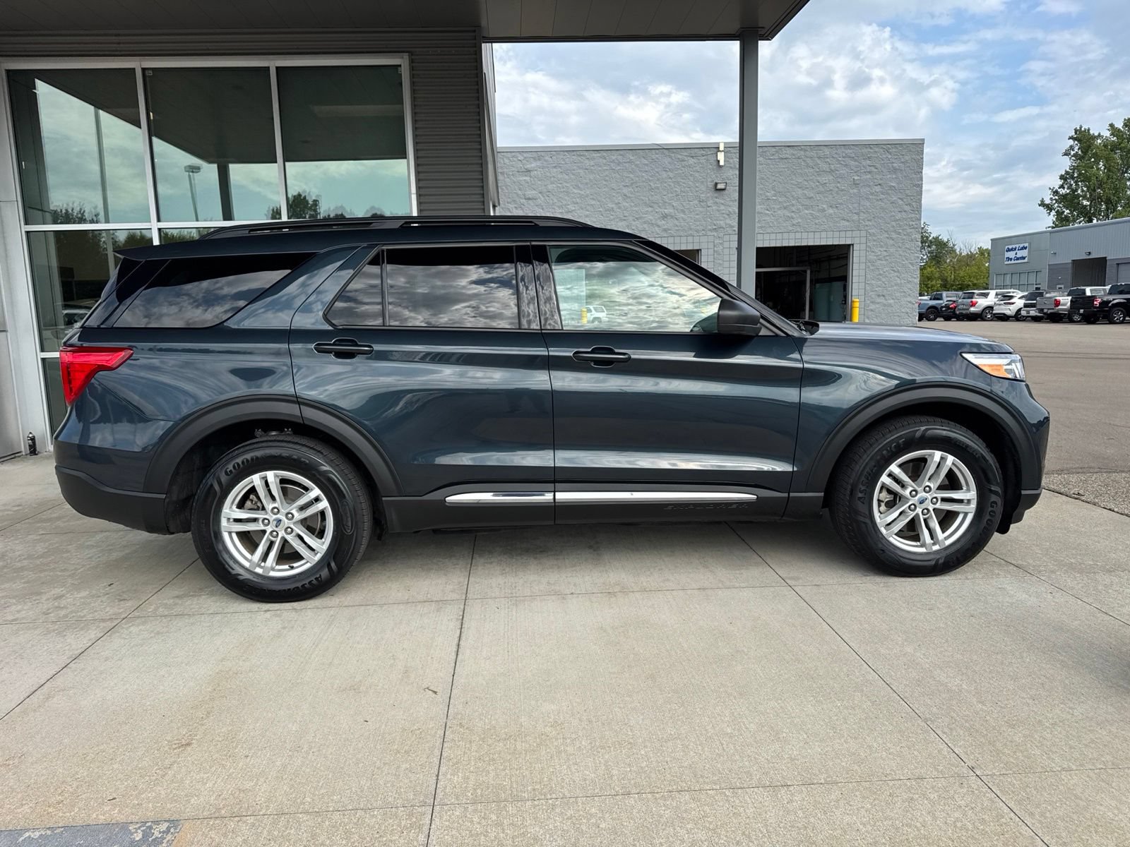 Certified 2023 Ford Explorer XLT w/ Equipment Group 202A AWD/4WD image 9