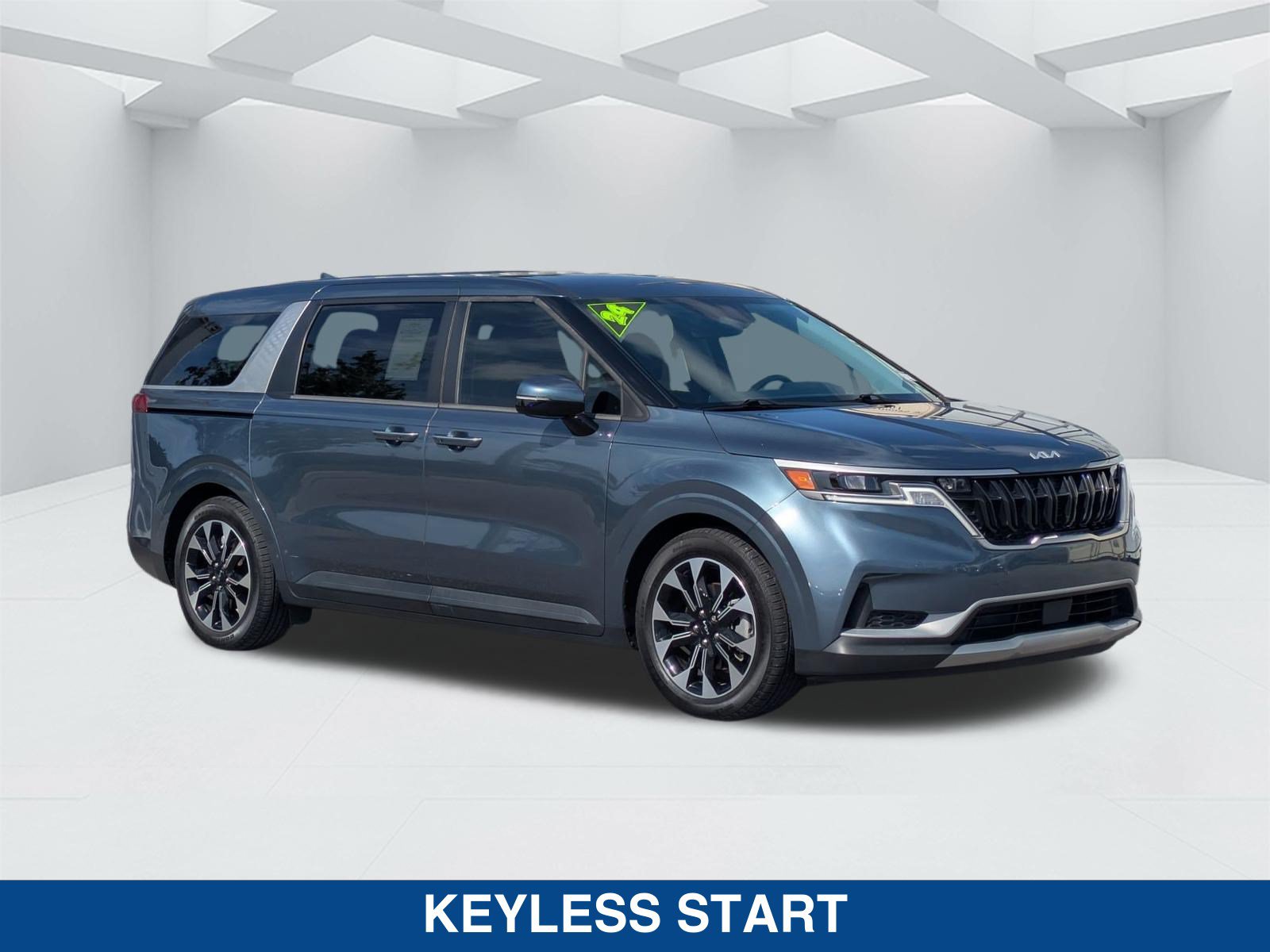 Used 2024 Kia Carnival EX FWD image 3