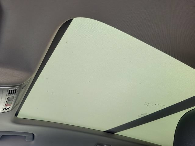 Used 2022 Volkswagen Taos SE w/ Panoramic Sunroof Package FWD image 10