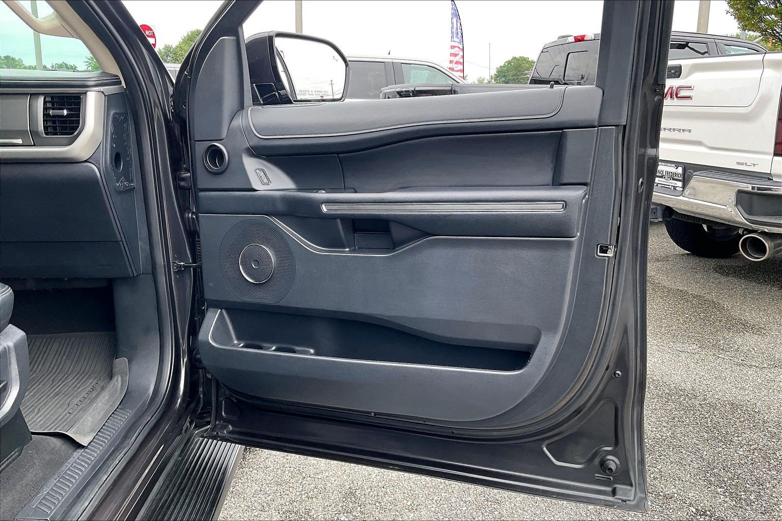 Certified 2024 Ford Expedition XLT RWD image 21