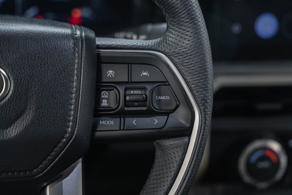 Used 2025 Toyota Tacoma TRD Sport AWD/4WD image 38
