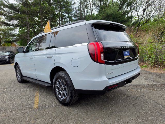 Certified 2025 Ford Expedition Active AWD/4WD image 4