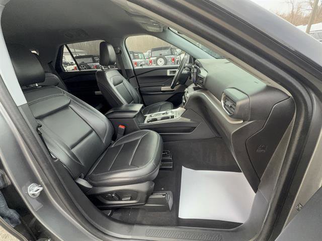 Certified 2023 Ford Explorer XLT w/ Equipment Group 202A AWD/4WD image 28