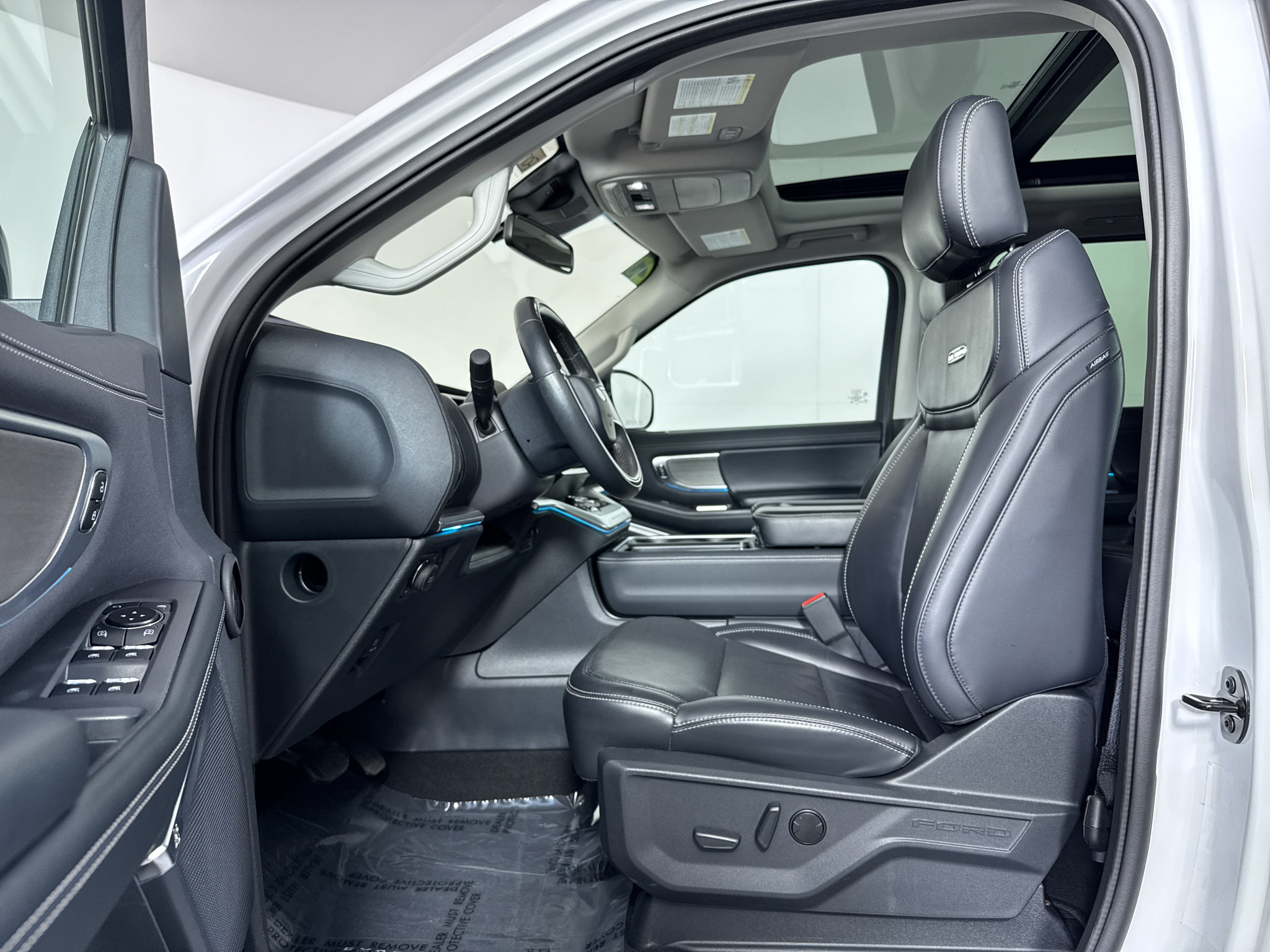 Certified 2025 Ford Expedition Platinum AWD/4WD image 6