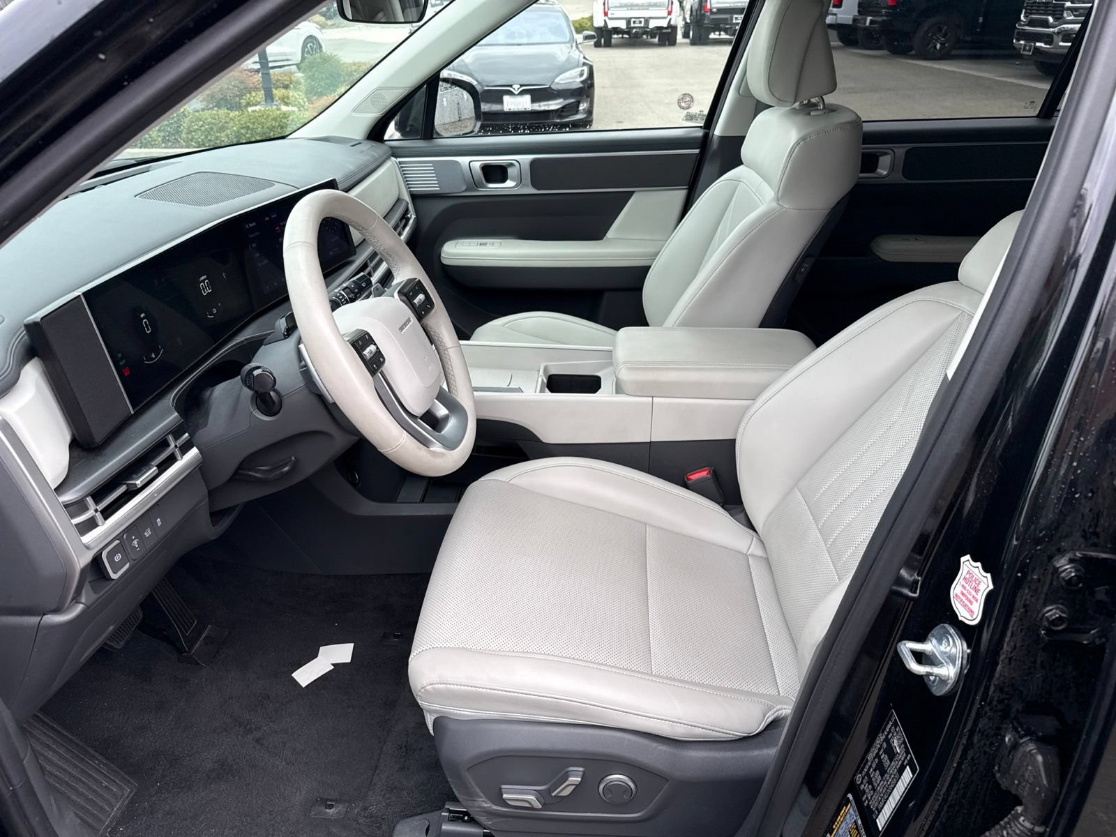 Used 2025 Hyundai Santa Fe SEL FWD image 9