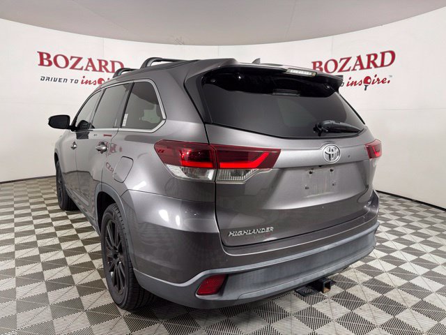 Used 2019 Toyota Highlander SE FWD image 9