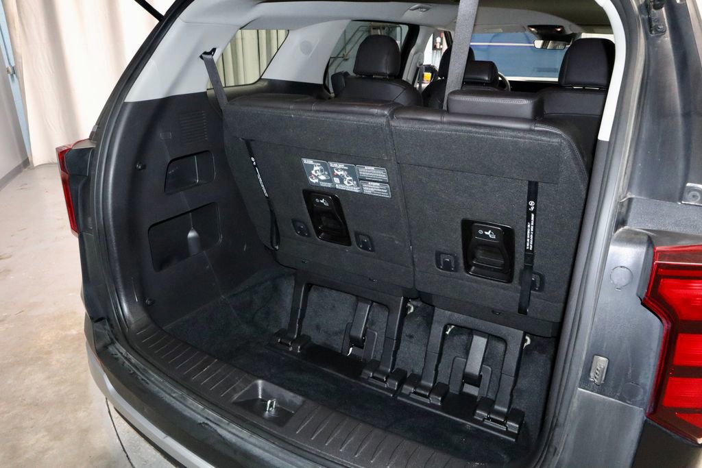 Used 2025 Kia Carnival image 16