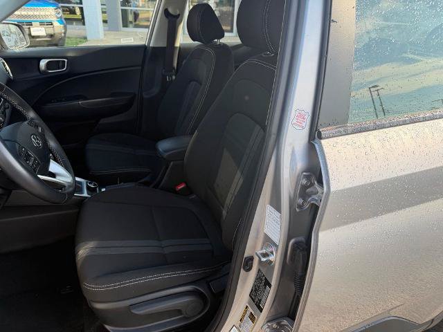 Used 2025 Hyundai Venue SEL FWD image 9