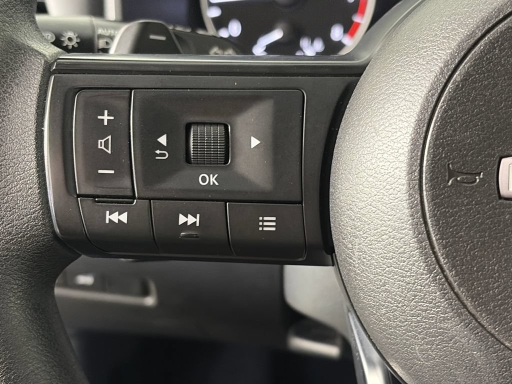 Used 2024 Nissan Rogue SV AWD/4WD image 17