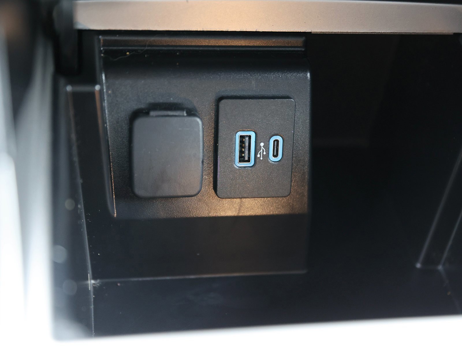 Certified 2022 Ford Explorer XLT w/ Class IV Trailer Tow Package image 31