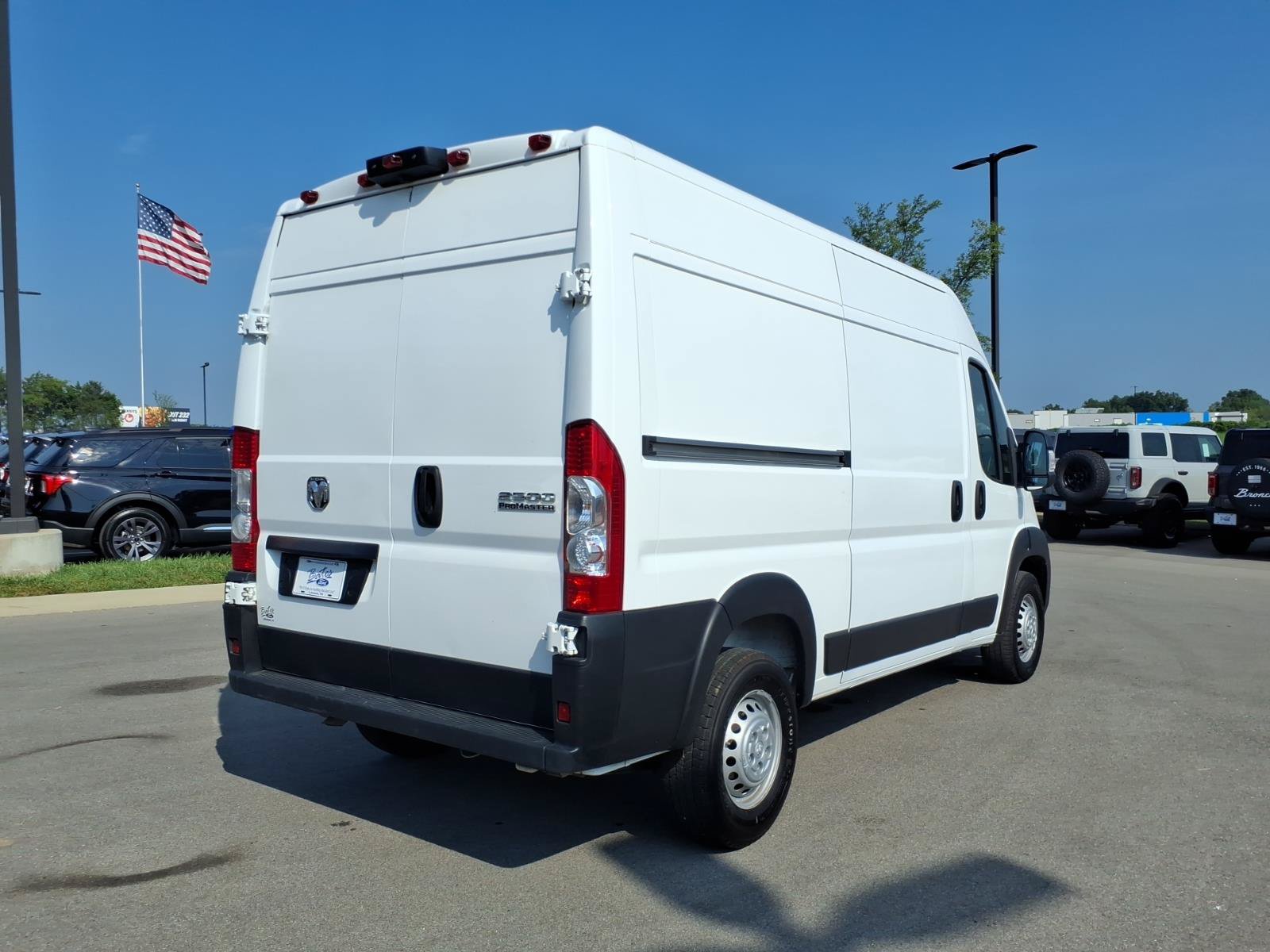Used 2024 RAM ProMaster 2500 w/ Convenience Group FWD image 3