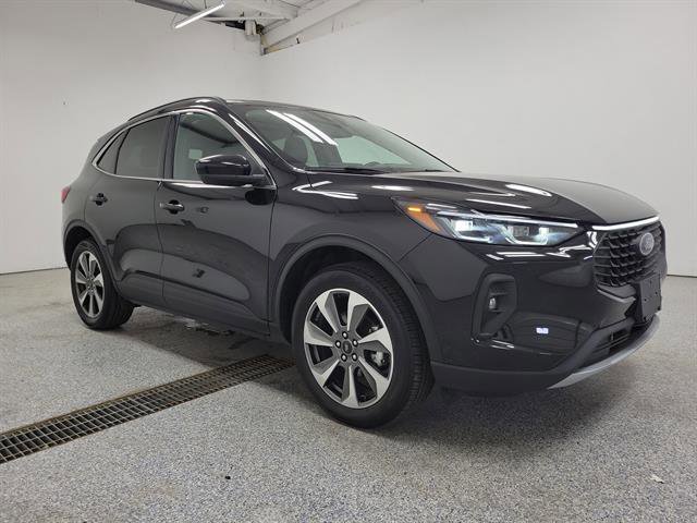 Certified 2025 Ford Escape Platinum AWD/4WD image 2