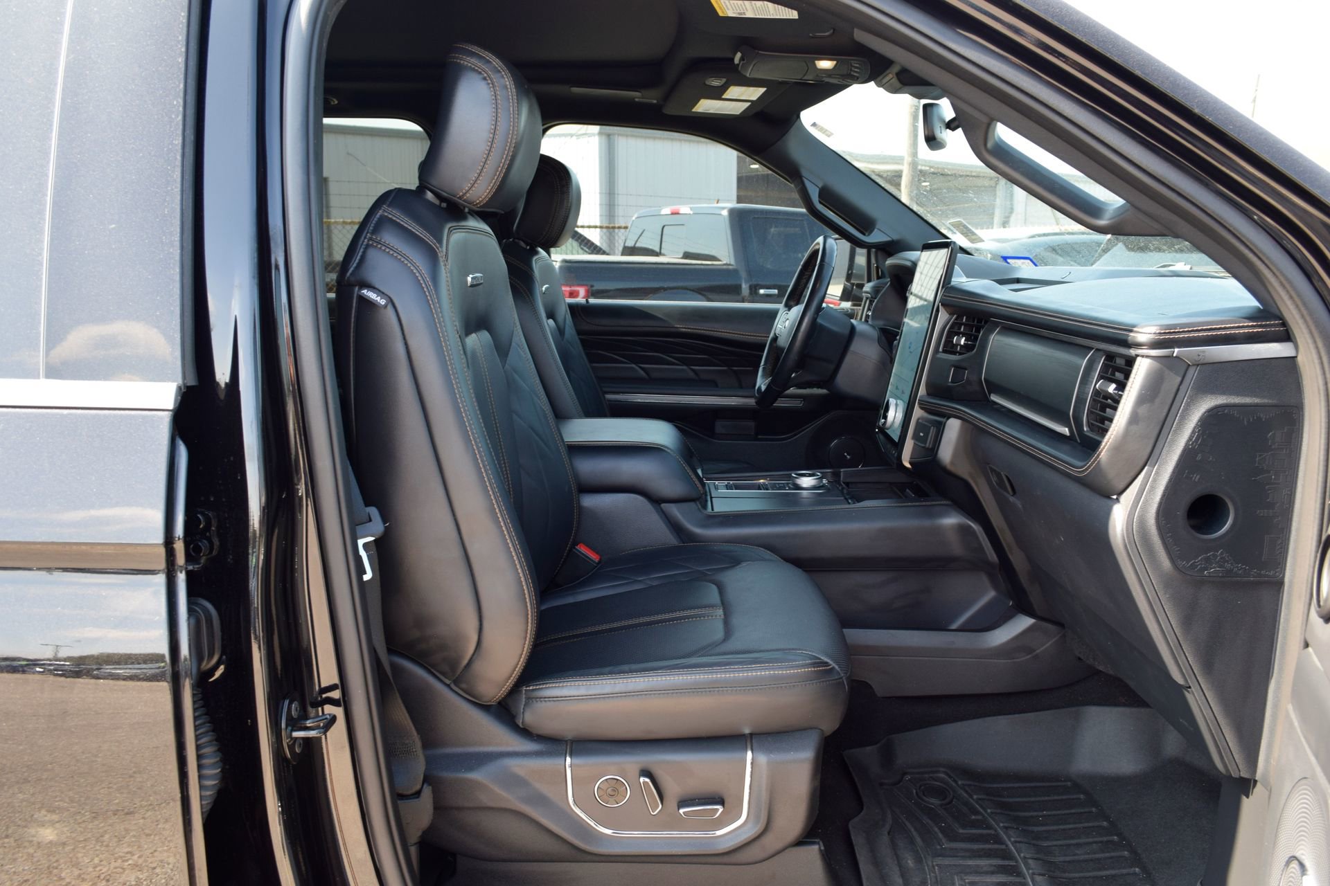 Certified 2024 Ford Expedition Max Platinum image 25