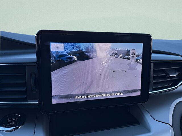 Certified 2022 Ford Explorer XLT w/ Equipment Group 202A AWD/4WD image 10