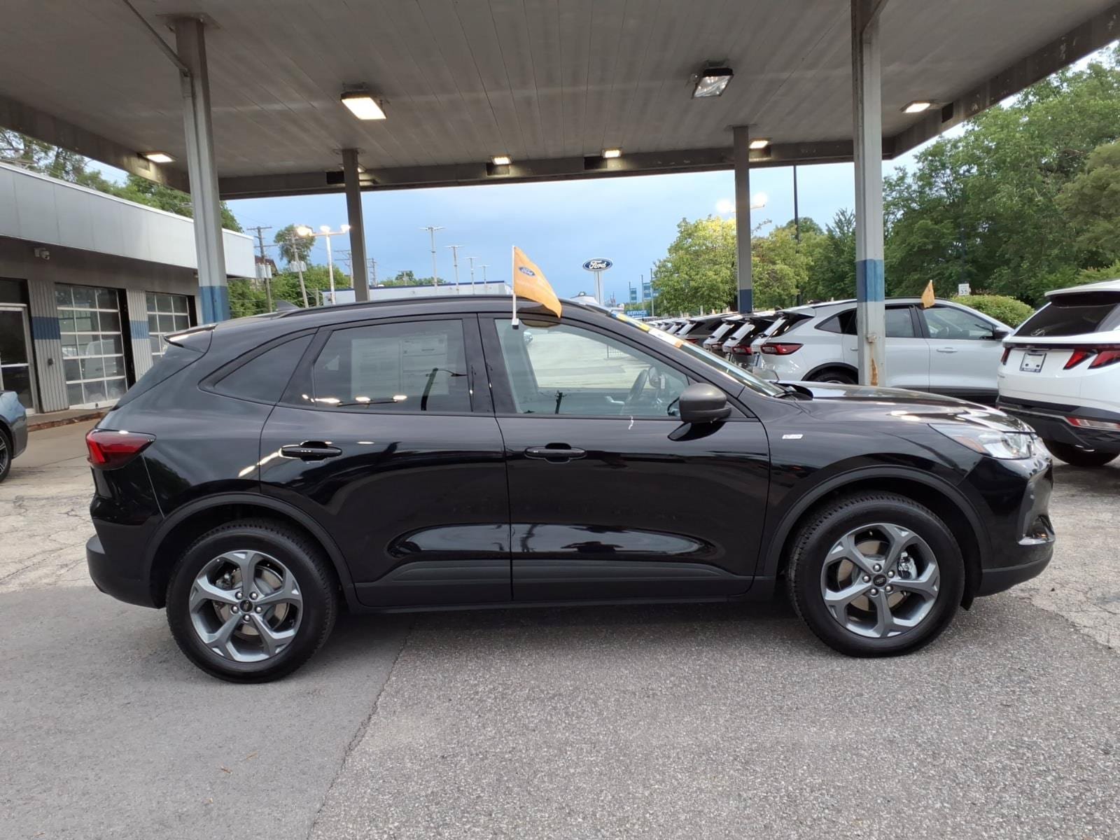 Certified 2025 Ford Escape ST-Line AWD/4WD image 2