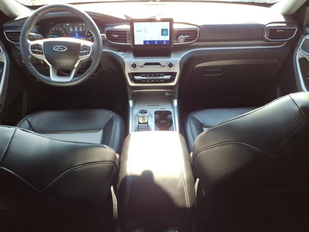 Certified 2023 Ford Explorer XLT w/ Equipment Group 202A AWD/4WD image 10