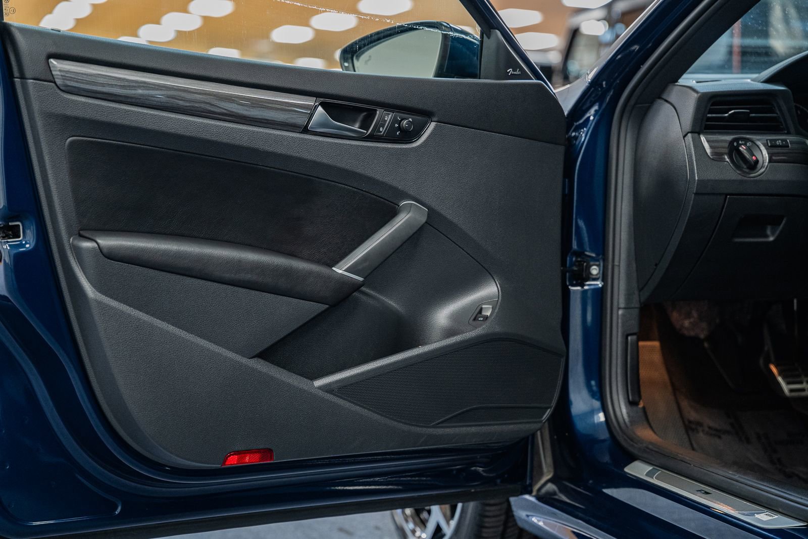 Used 2021 Volkswagen Passat 2.0T R-Line image 39