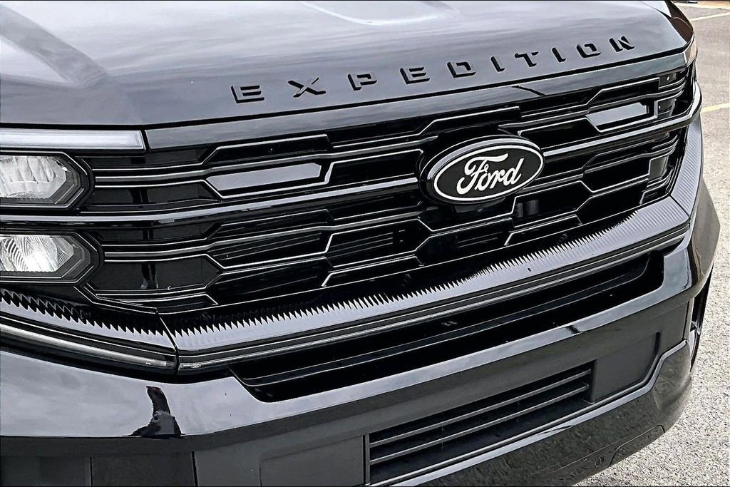 Certified 2025 Ford Expedition Platinum w/ Stealth Appearance Package AWD/4WD image 31