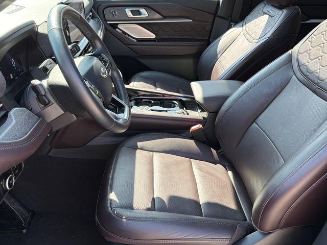 Certified 2025 Ford Explorer Platinum w/ LUX Leather Package image 23