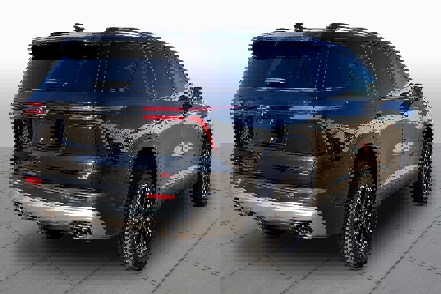 Used 2024 Chevrolet Traverse Z71 w/ Enhanced Driving Package image 3