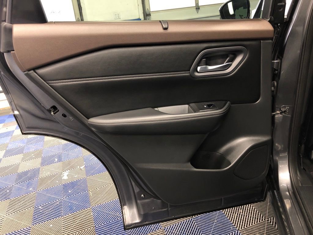 Used 2022 Nissan Rogue SV w/ SV Premium Package image 19